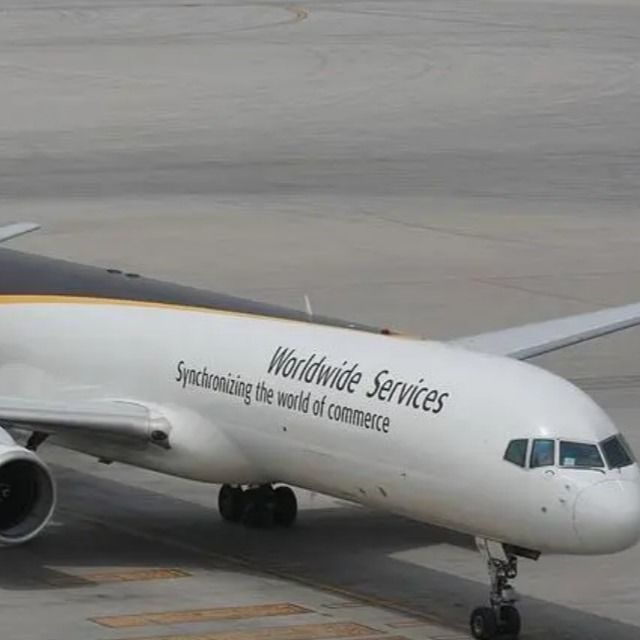 Дверь UPS к полетам доставки перевозимого самолетами груза двери грузя от Шанхая к Малайзии